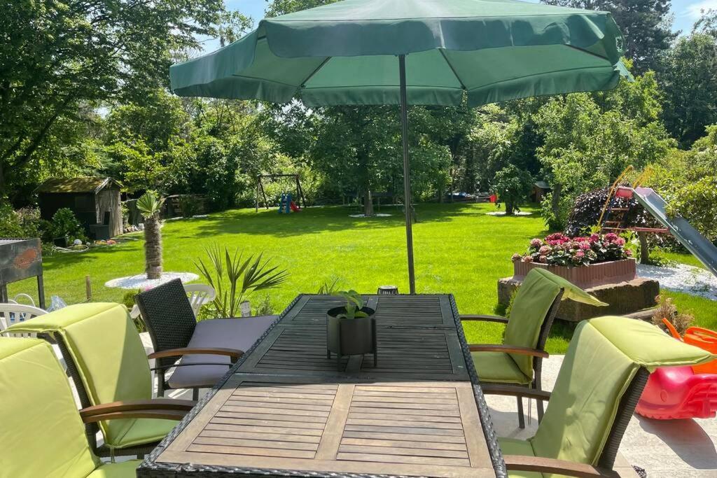 Wunderschoene Terrassenwohnung Mit Blick Ins Gruene! Meerbusch Esterno foto